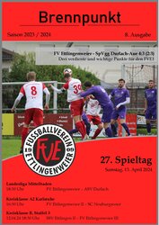 Cover eines Sportmagazins mit dem Titel „Brennpunkt“ mit Bildern von Fußballspielern in roten und lila Trikots auf einem Feld. Der Text erwähnt die Saison 2023/2024 und Einzelheiten zu einem Spiel am 21. April 2024. Enthält Logos und Zeiten für andere Spiele.
