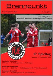 Die Titelseite eines Sportmagazins zeigt Fußballspieler in roten Trikots beim Feiern, wobei die Details des Spiels und die Logos der Mannschaften im Vordergrund stehen.