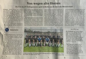 Artikel in einer Zeitung, der sich mit deutschen Fußballspielern und ihren Leistungen beschäftigt.
